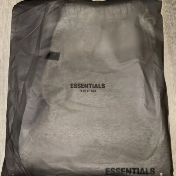 Fear of God Essentials Shorts Dark Oatmeal - Picture 2 of 3